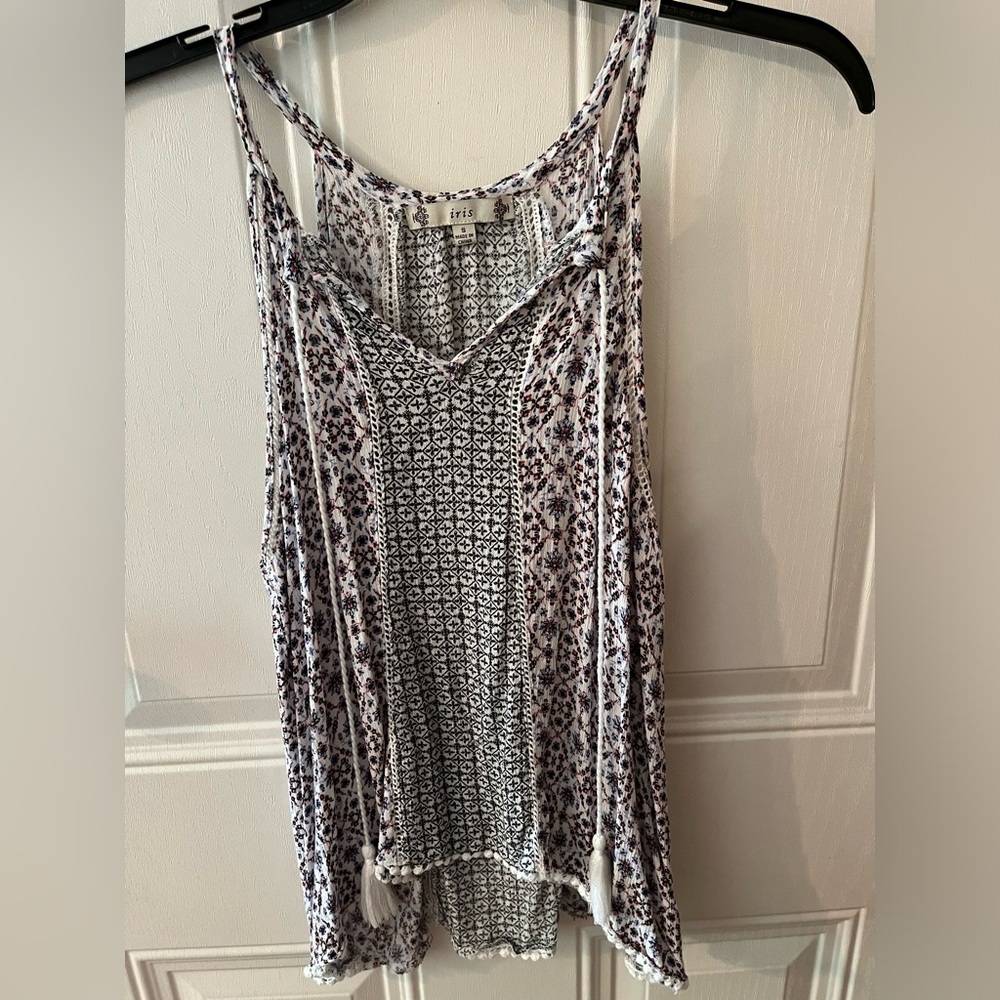 Iris brand women’s spaghetti strap tank. Size small